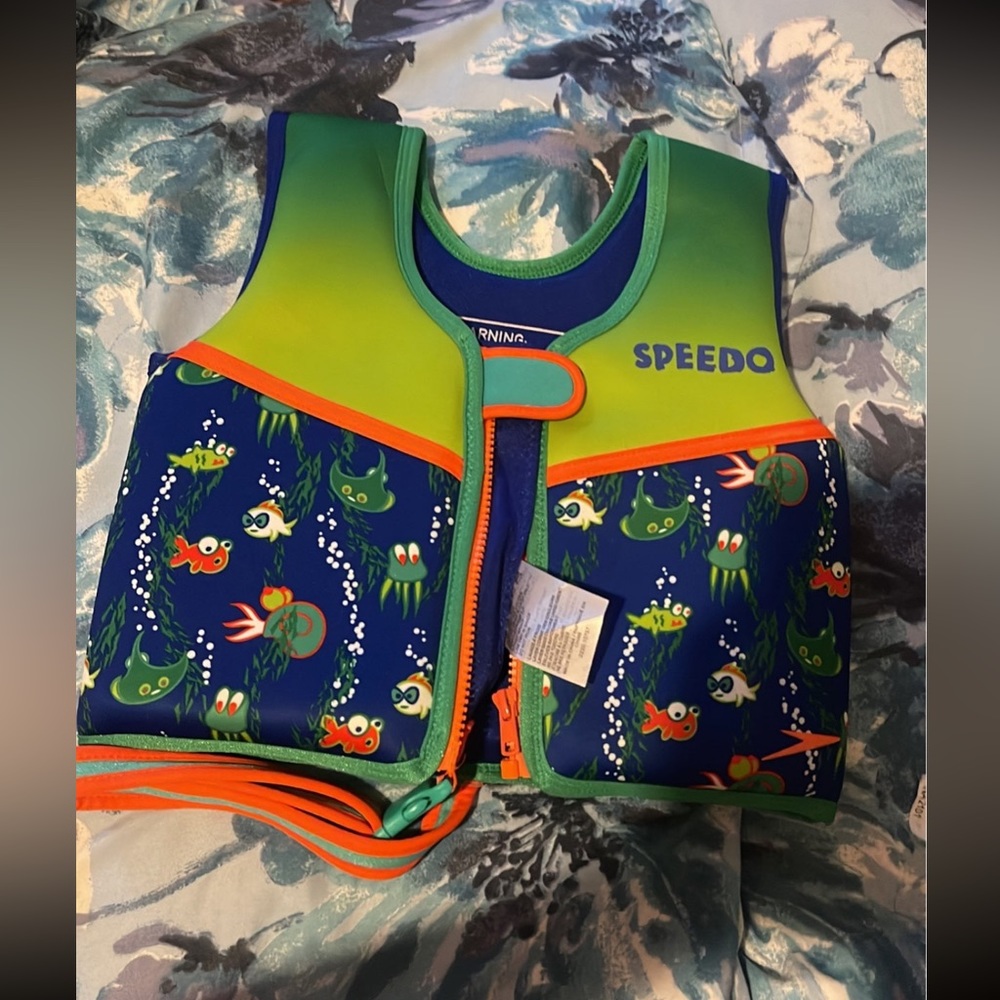 Vest to swim for kids. New condition.